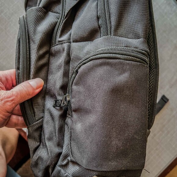 BNWOT Warner Brothers medium sized laptop backpack - Picture 12 of 14